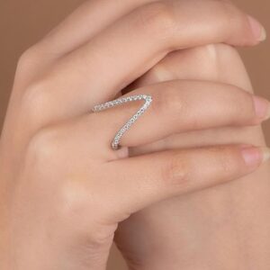 v-shaped-ring-silver
