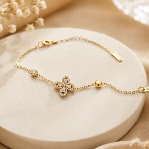elegant-clover-crystal-bracelet