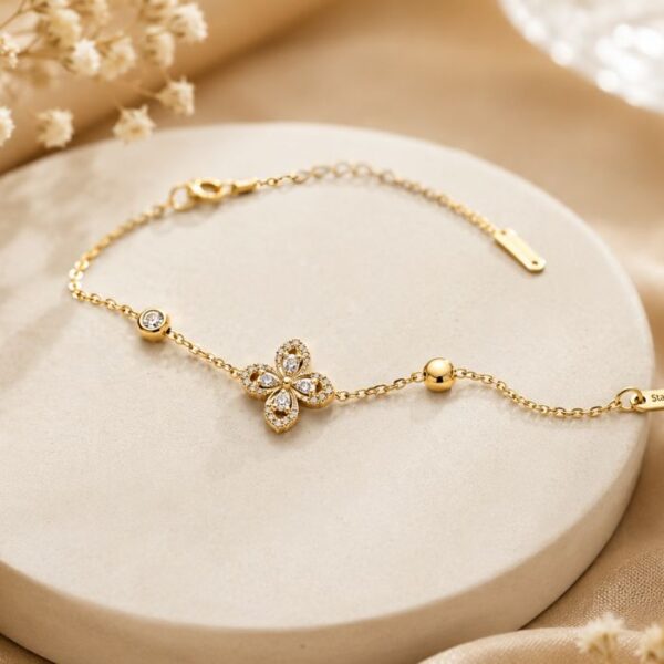 Elegant Clover Crystal Bracelet